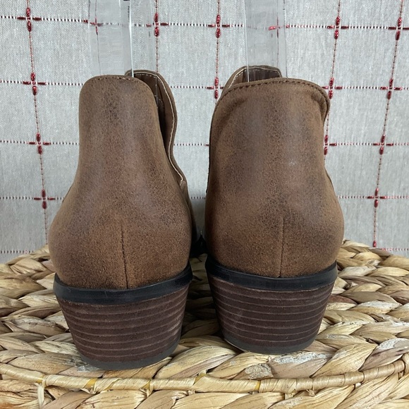 Chinese Laundry Brown Soft Leather “Focus” Bootie 38 US 7.5 Almond Toe NWOB - Picture 4 of 8
